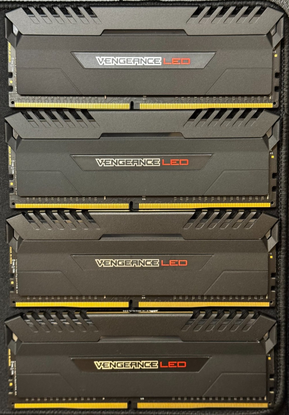 Corsair VENGEANCE LED RED 32GB 3200MHz DDR4 CL16 1.35V (4 x 8GB) RAM Kit, Black