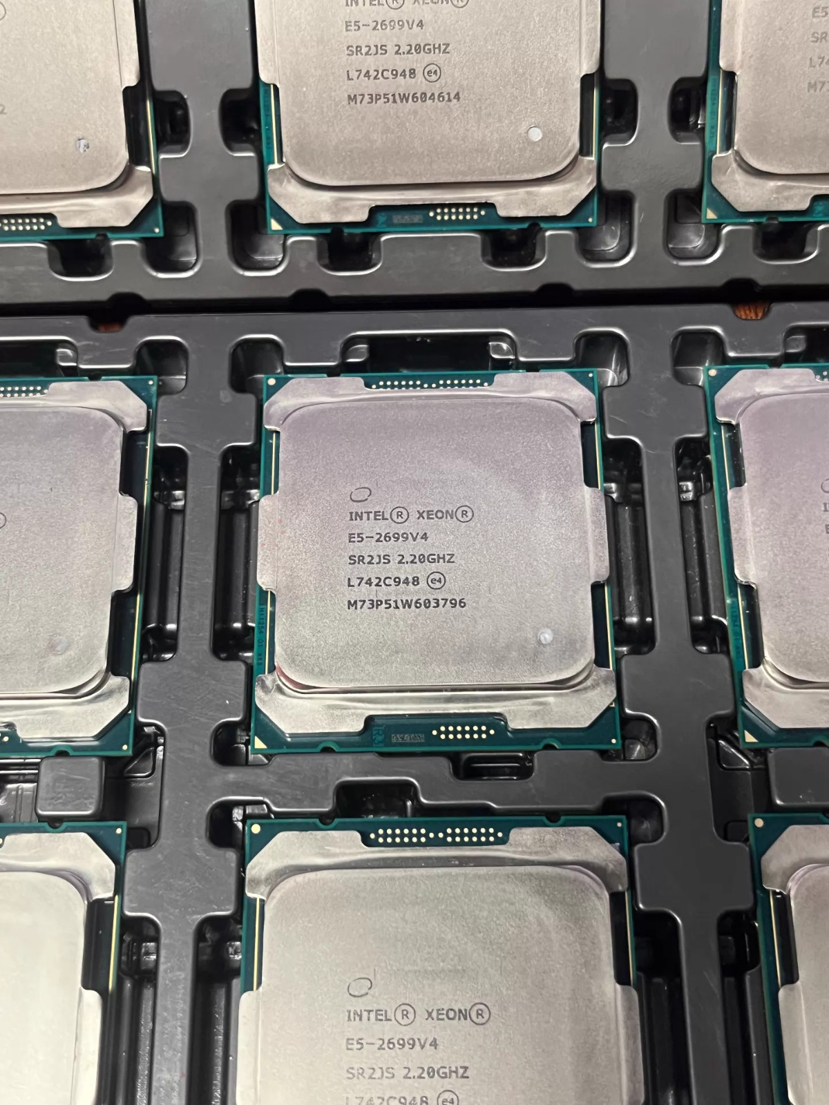 Intel Xeon E5-2699 v4 2.2GHz (22 Cores) 9.6GT/s 55MB SR2JS LGA2011-3 CPU.