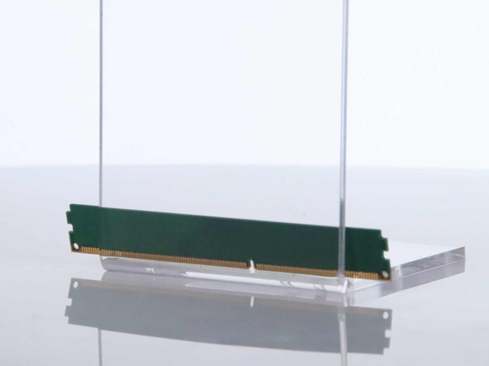 Kingston KTH9600CS/4G 4GB PC3-12800U 1600MHz Low Profile 1.5V Non-ECC DDR3 RAM