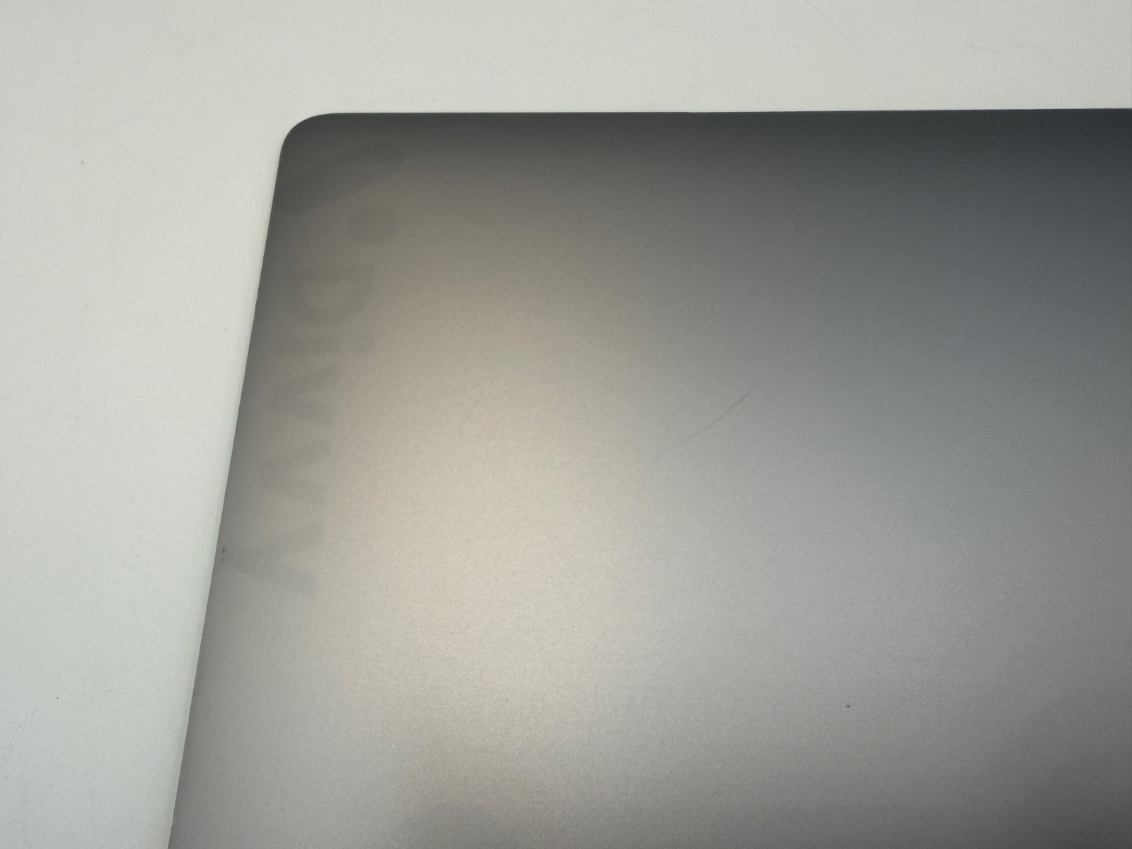 Apple MacBook Pro A1990 2018 15.4″ Retina LCD Screen EMC 3215 Gray Grade B