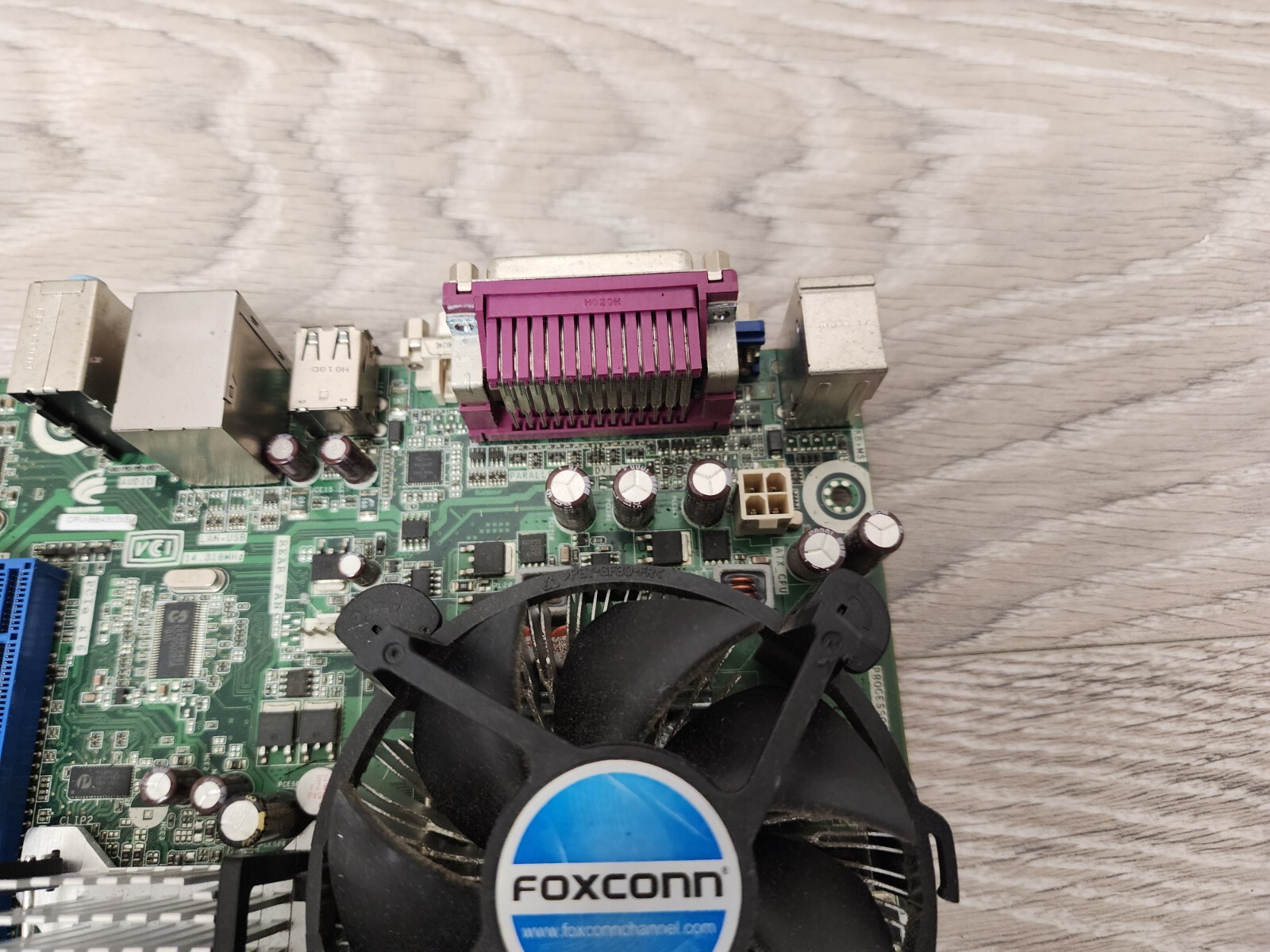 Intel Desktop Board AA E60577-202 Motherboard Core 2 Duo E7400 @ 2.8 GHz 2GB RAM