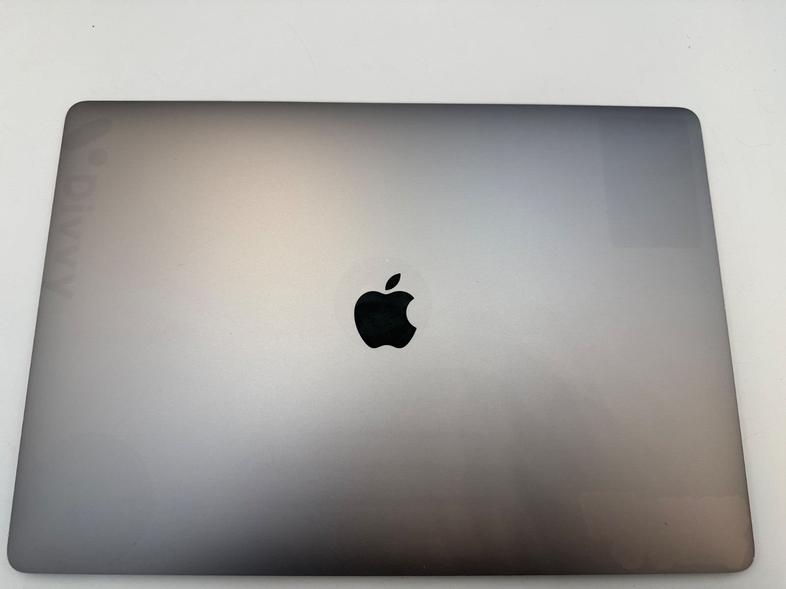 Apple MacBook Pro A1990 2018 15.4″ Retina LCD Screen EMC 3215 Gray Grade B