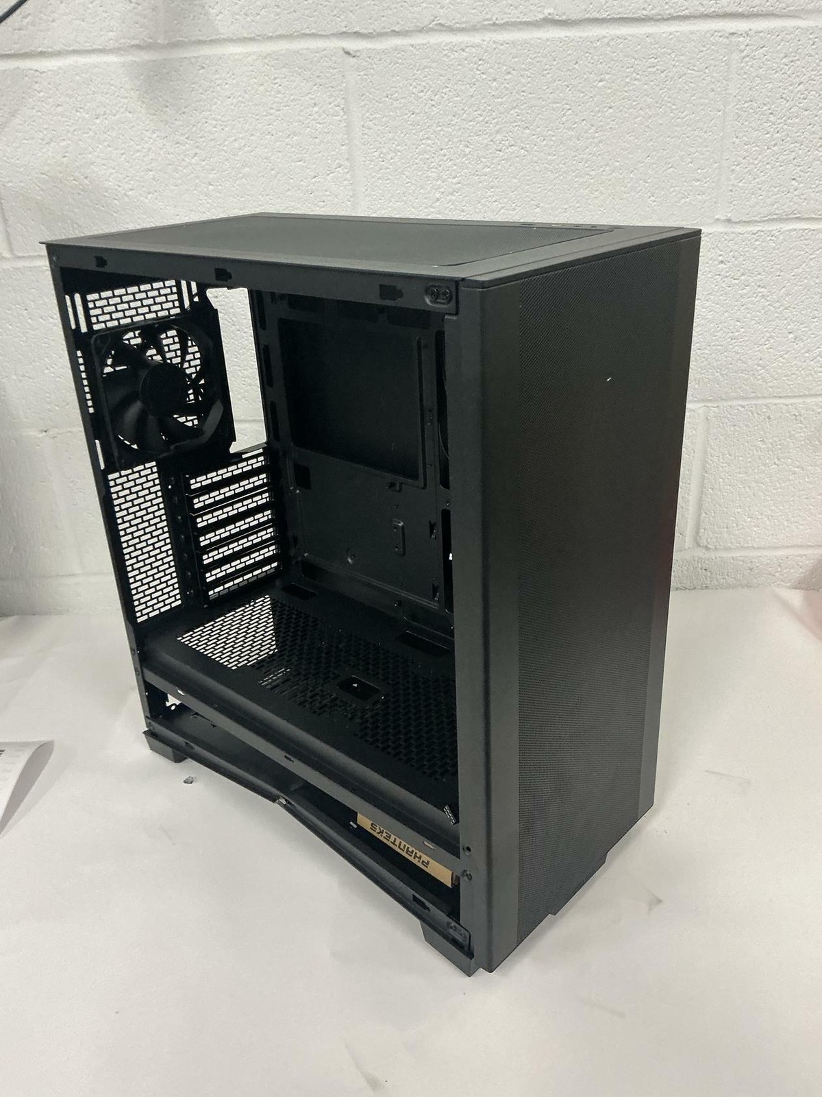 Phanteks XT Pro, Mid-Tower Gaming Chassis, High Airflow Performance (Damaged)