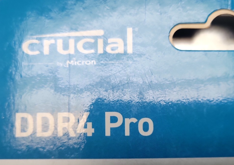 Crucial Pro 32GB (2 x 16GB) 288-Pin PC RAM DDR4 3200 (PC4 25600) Desktop Memory