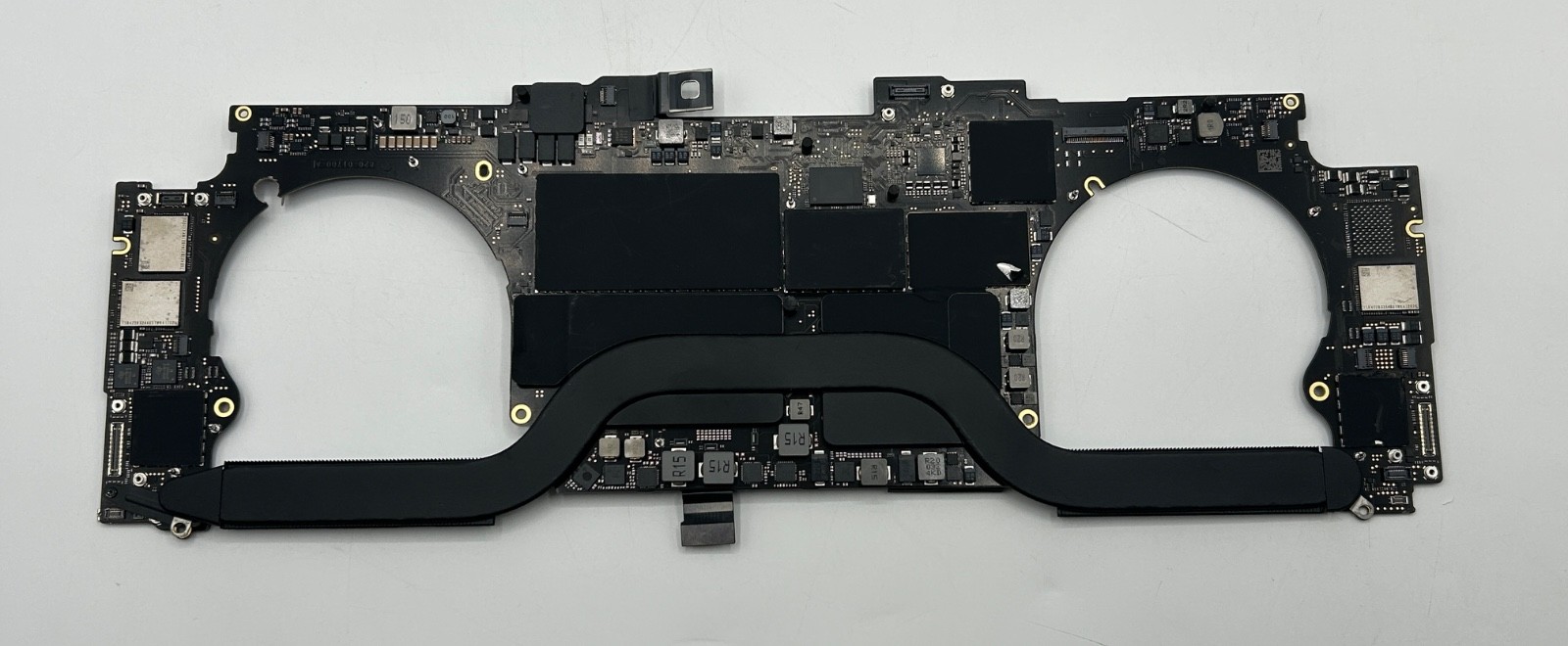 Apple MacBook Pro 16″ 2019 A2141 Logic Board i7 2.6GHz 16/512GB Hole Damage SRB2