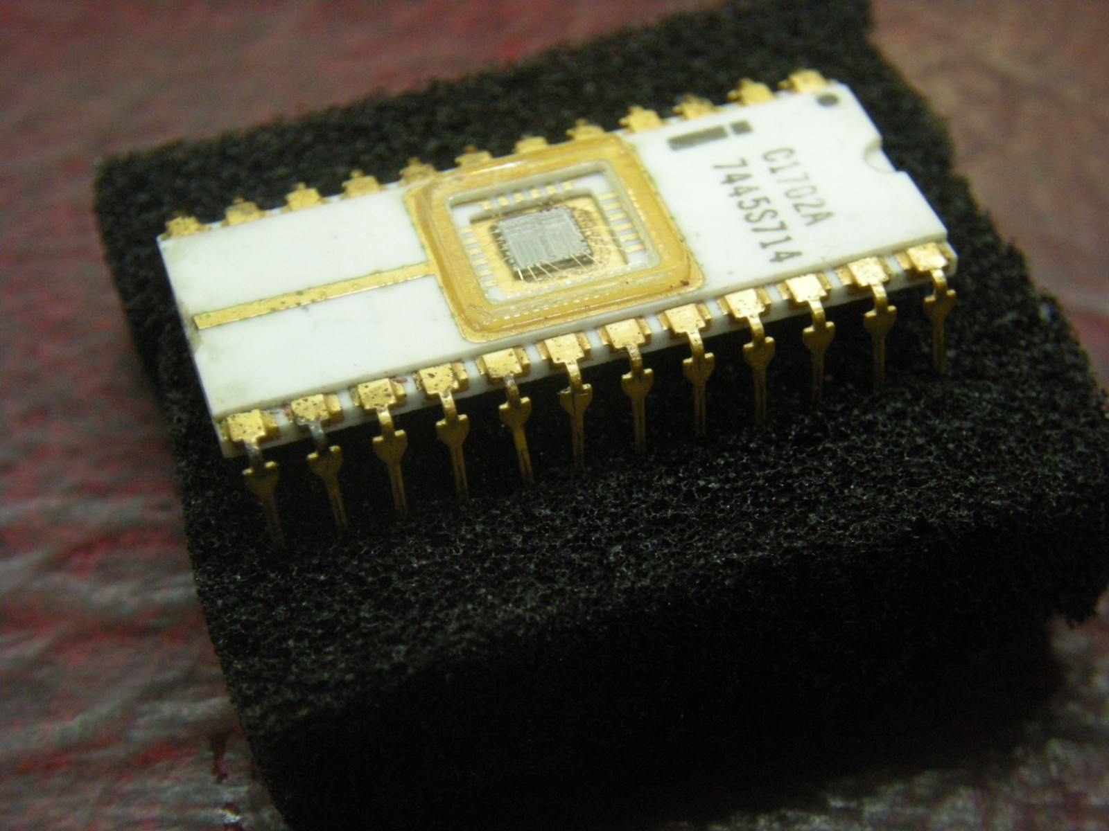Vintage Intel C1702A EPROM Early 1970s, Gold Plated Pins, White Ceramic, Erased