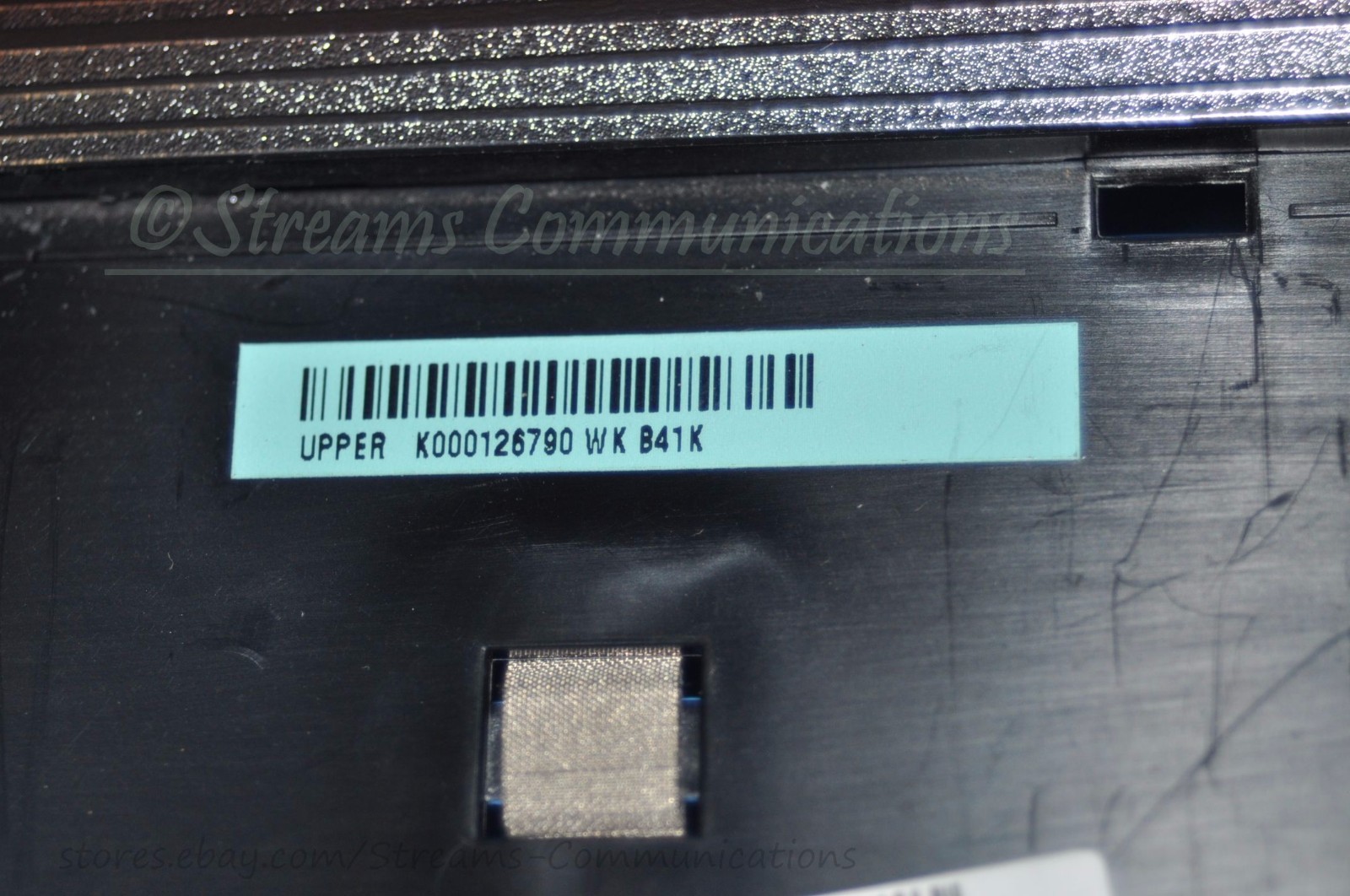 TOSHIBA Qosmio X775 Series 17.3 is Laptop Palmrest + Touchpad K000126790