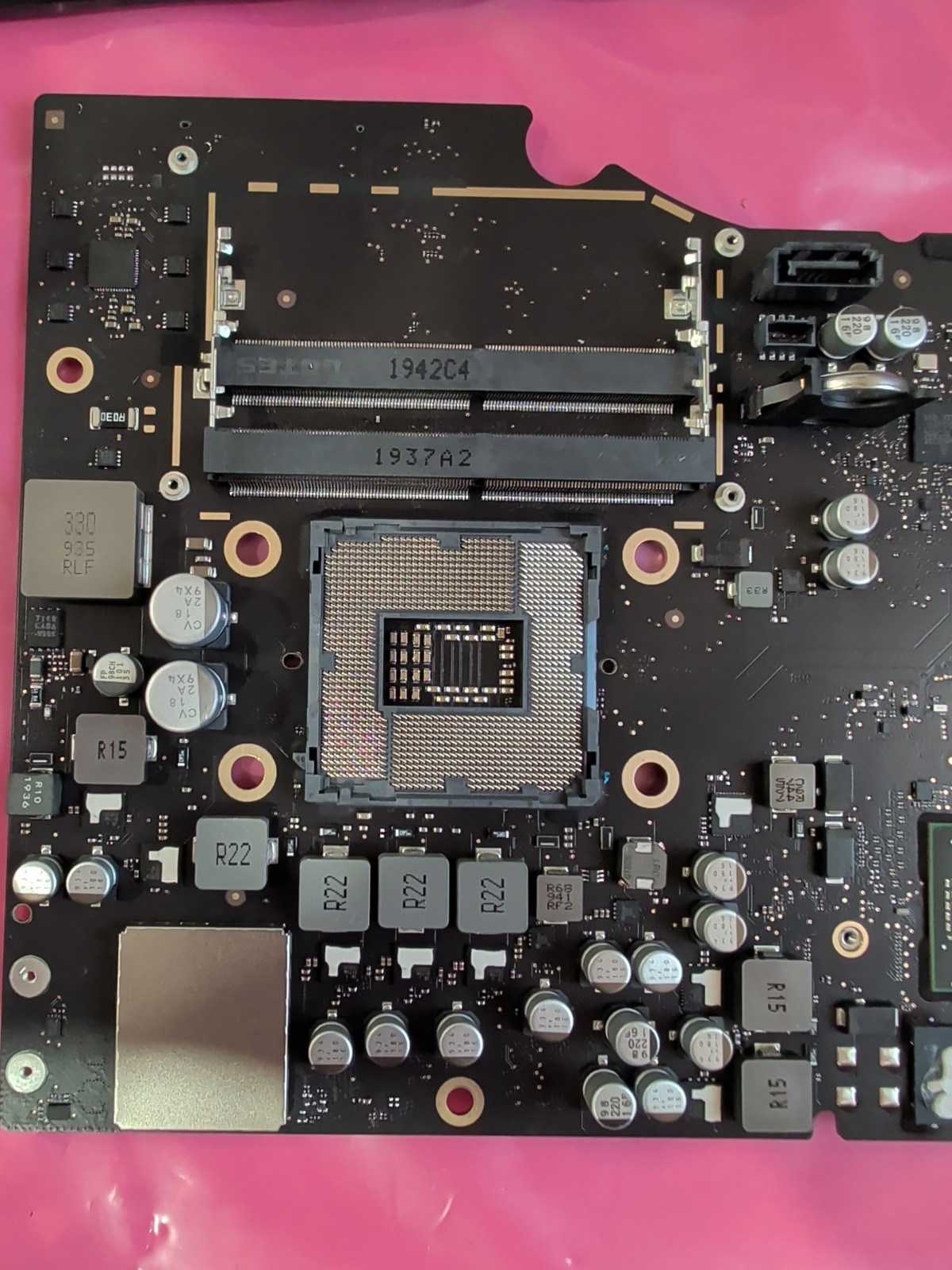 Apple A2116 21.5″ iMac All-in-One Motherboard 820-01237-A