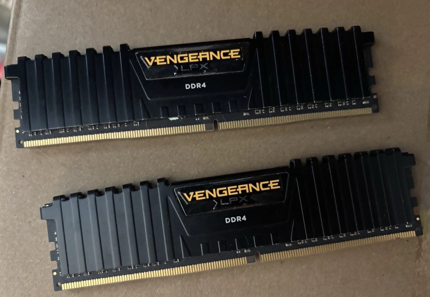 Corsair Vengeance LPX DDR4 SDRAM DIMM 288-Pin Desktop RAM