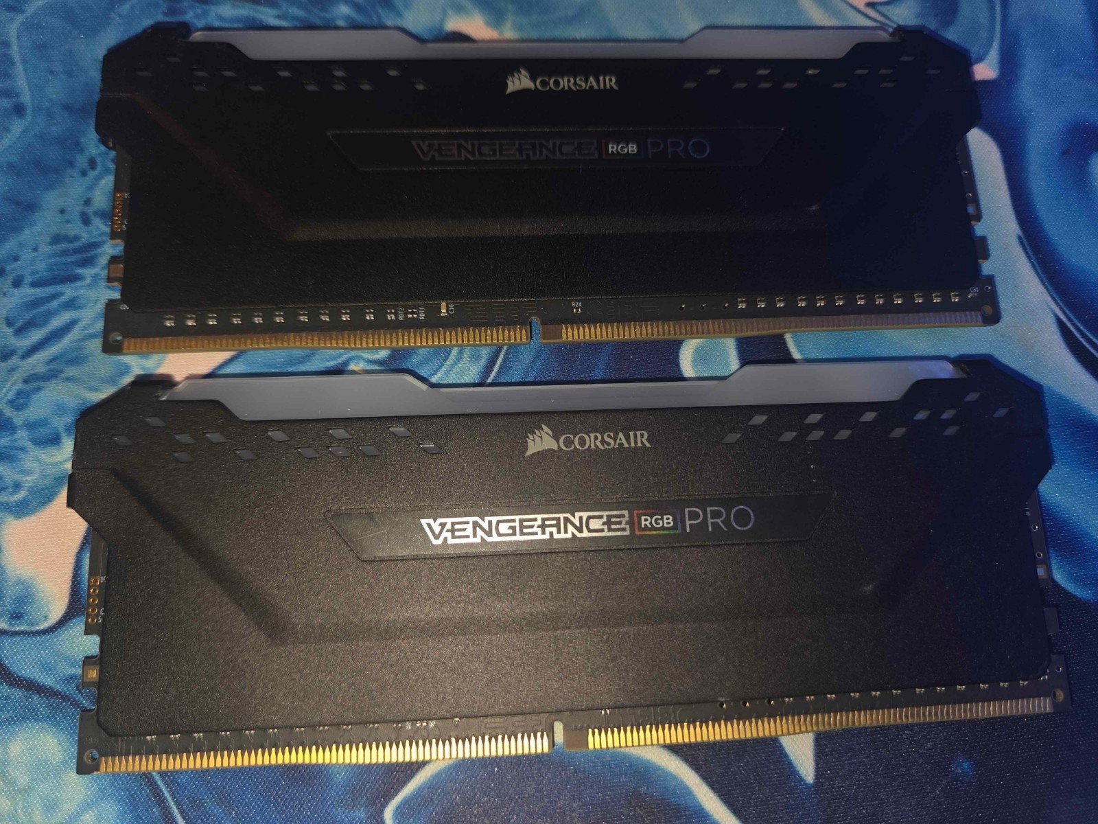 Corsair CMW16GX4M2C3200C16 3200 MHz RGB 16GB DDR4 SDRAM – Black
