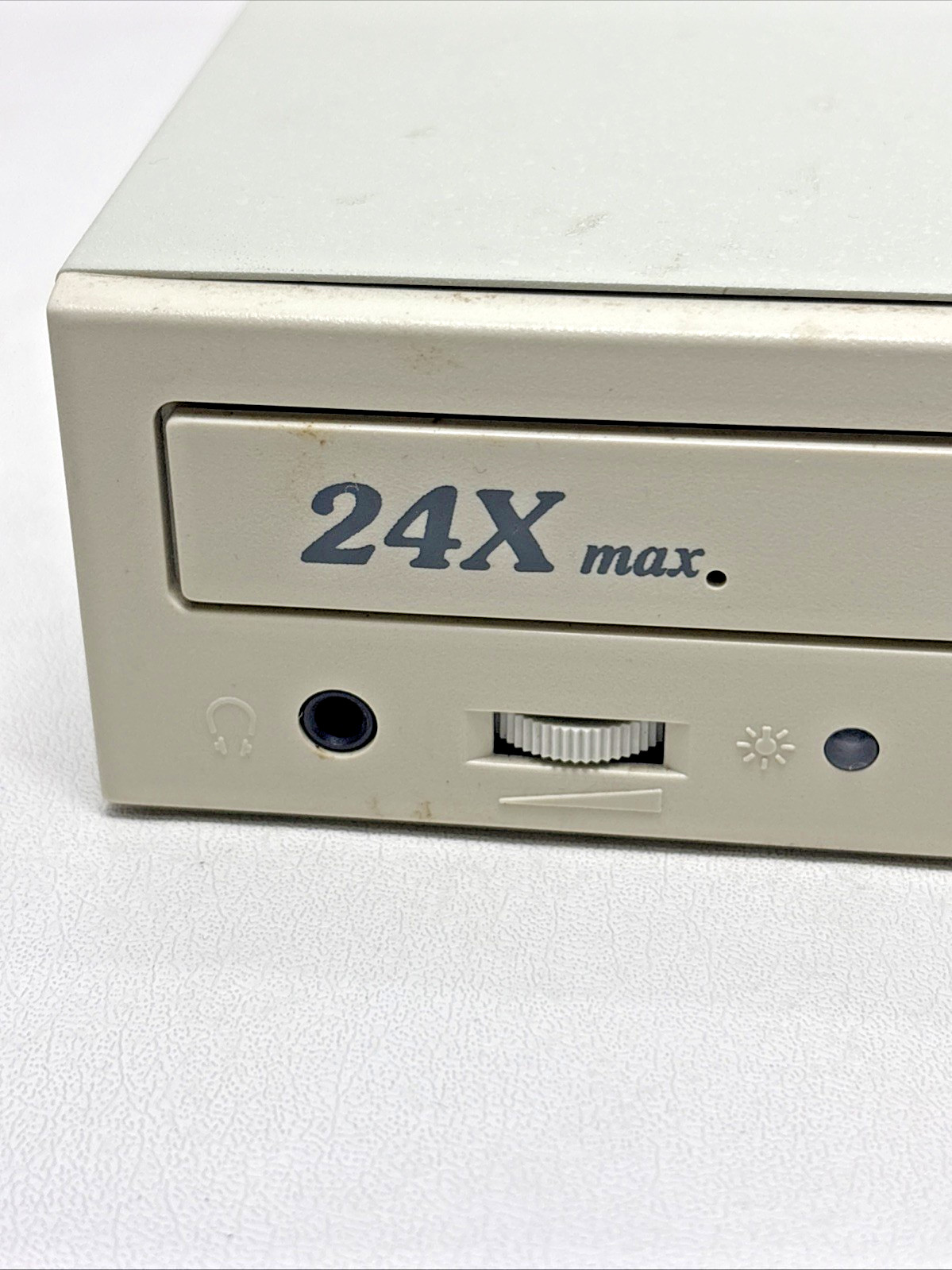 1997 Cyberdrive 24Xmax 240Vac CD-ROM Drive Untested For Parts