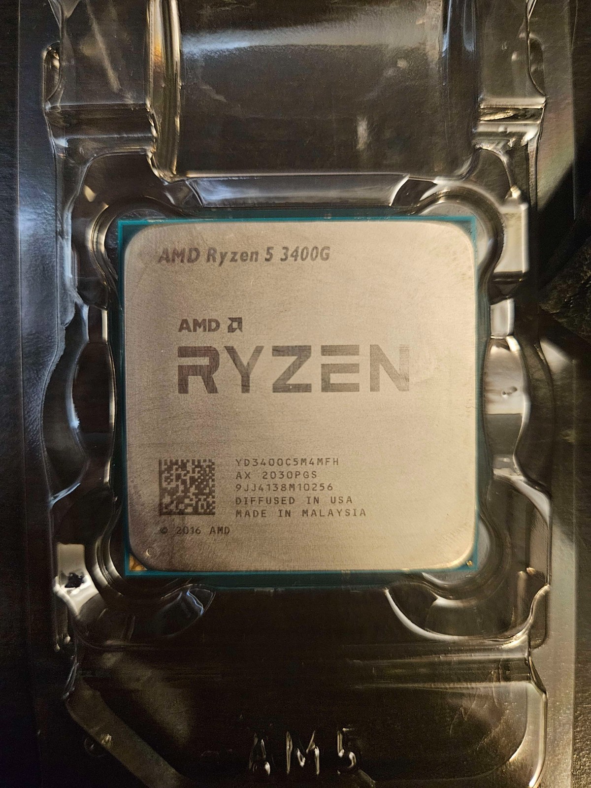 AMD Ryzen 5 3400G 3.7 Ghz (YD3400C5M4MFH) Processor