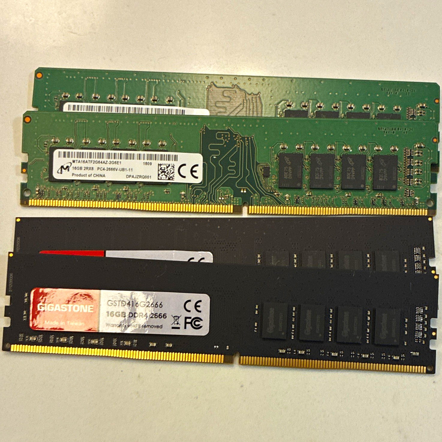 4x16gb ddr4 RAM (64gb total), 2 Micron and 2 Gigastone.