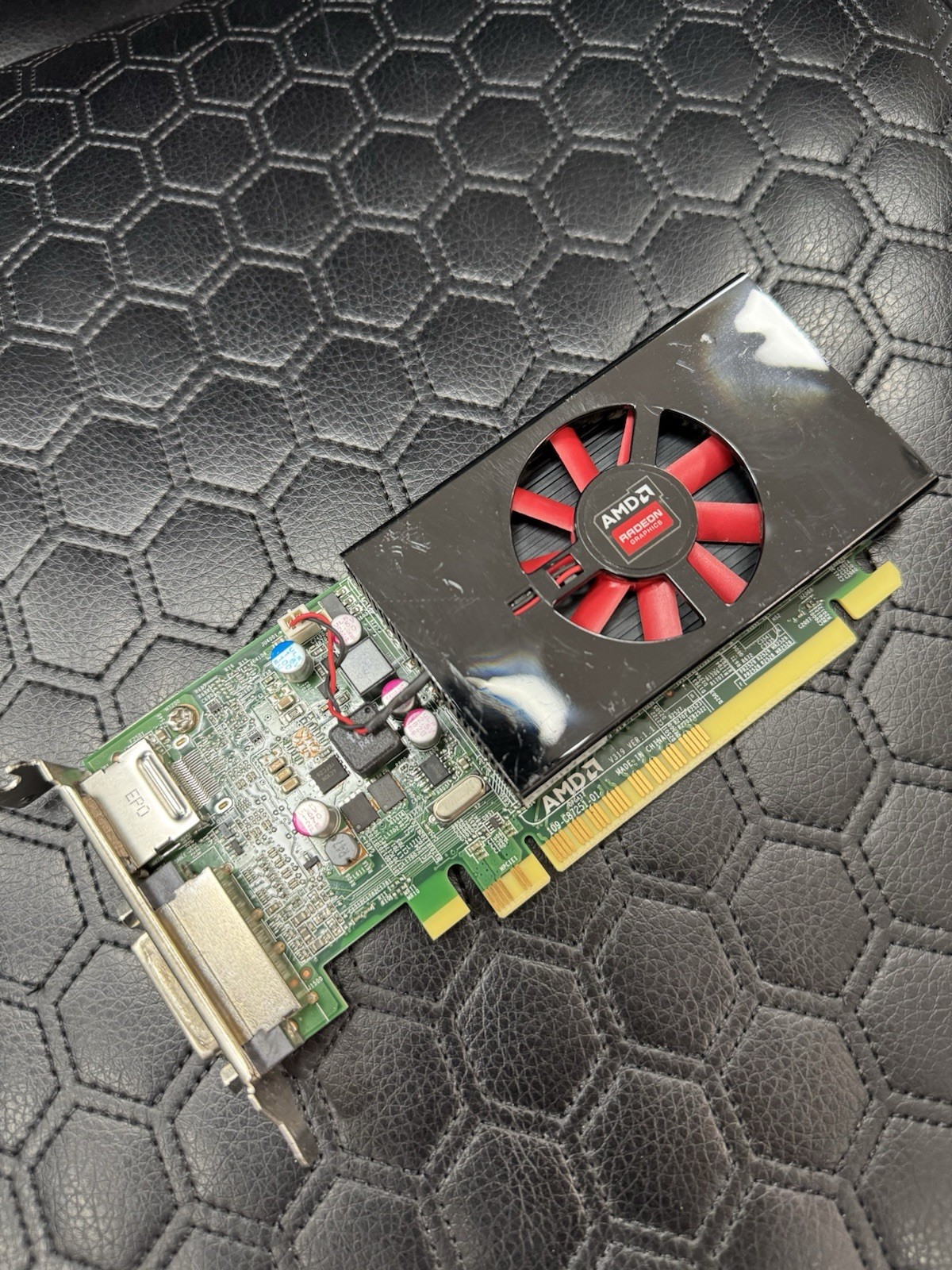 AMD Radeon R7 350x V319 109-C87251-01​ GDDR5 4 GB PCIe 2.0×16 Video Card *Low