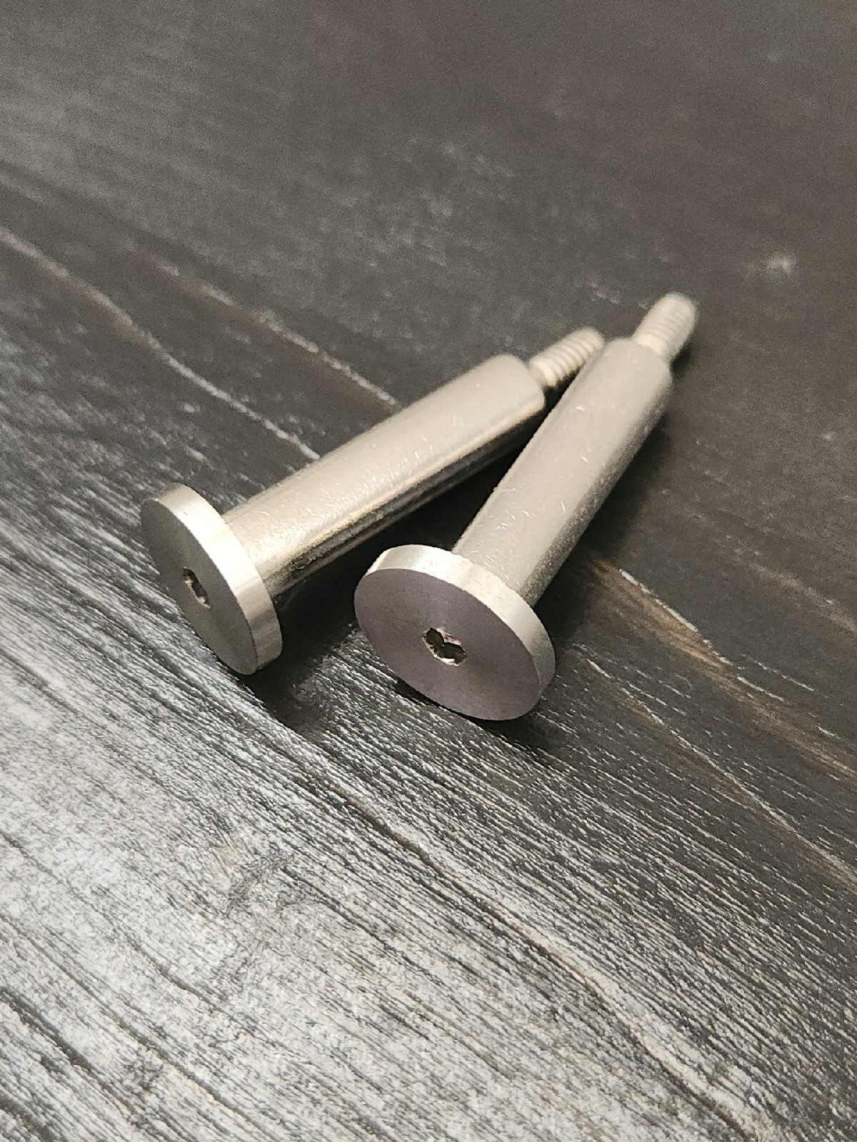 Apple Cinema Display Vesa Mount Screws (2), For 20″ & 23″ Displays