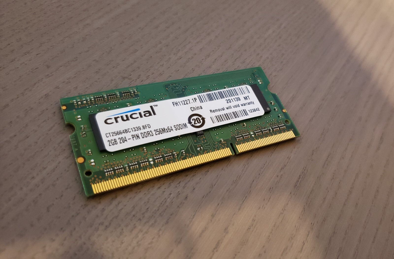 Crucial Laptop RAM 2GB 204-PIN DDR2 256Mx64 SODIM