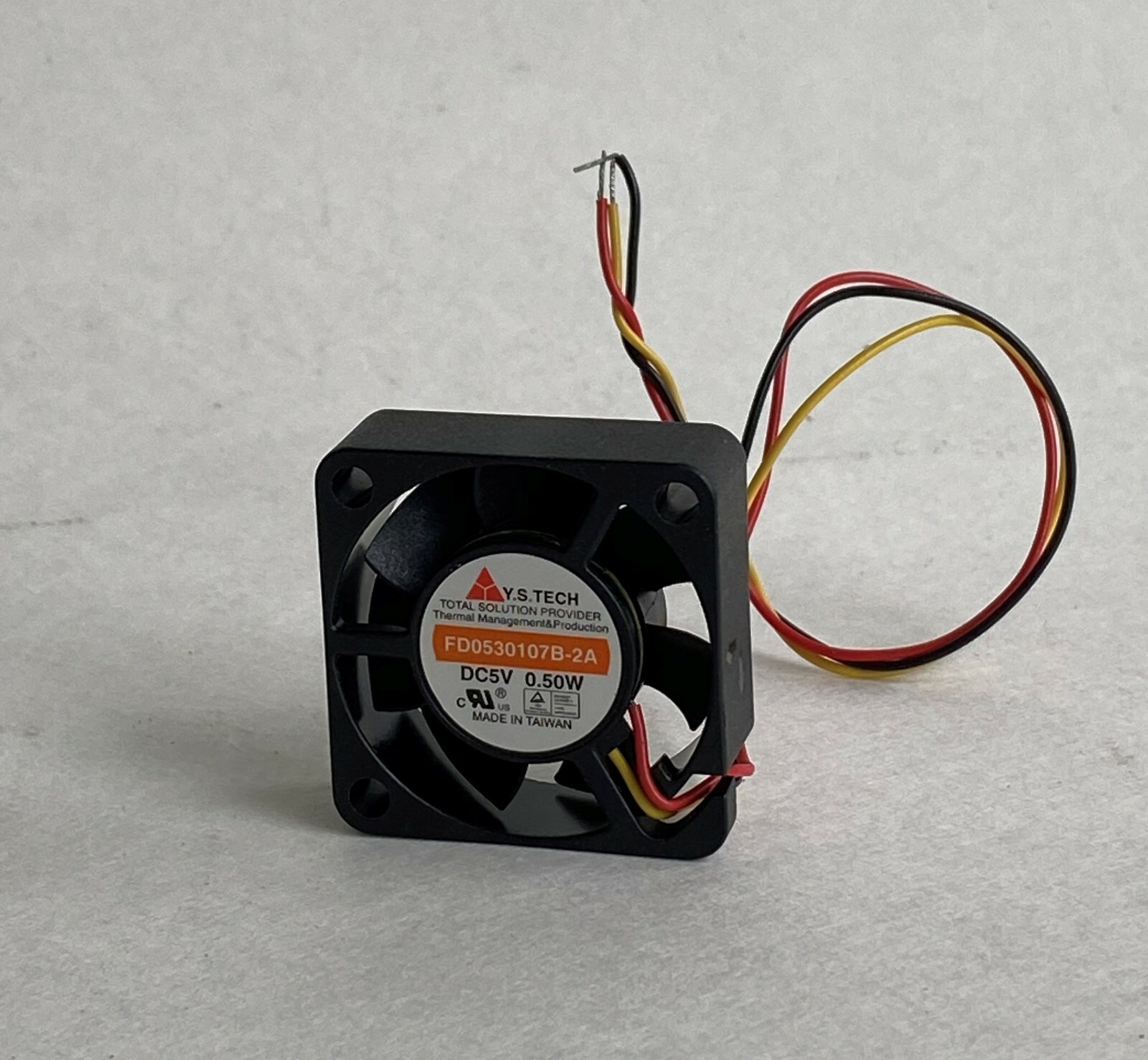 Y.S. TECH FD0530107B-2A 30X30x10mm DC5V 0.10A Dual Ball Cooling Fan w/3-Wire-NEW