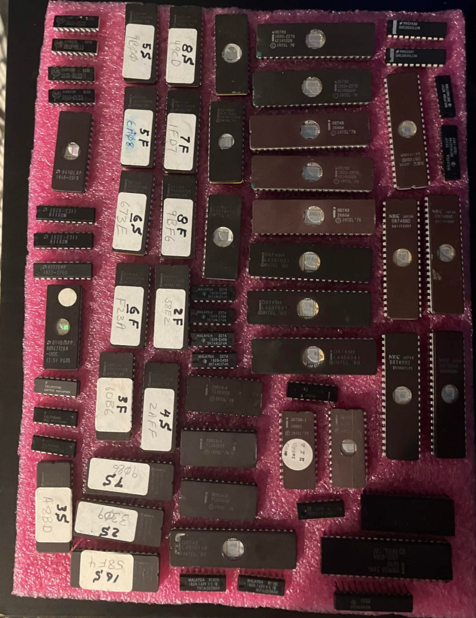 Many Used Vintage Computer Chips – some corrosion -untested