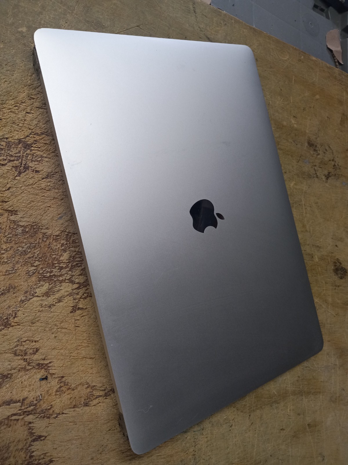Macbook Pro 15″ A1990 2018 2019 LCD Display Assembly Silver + SILVER