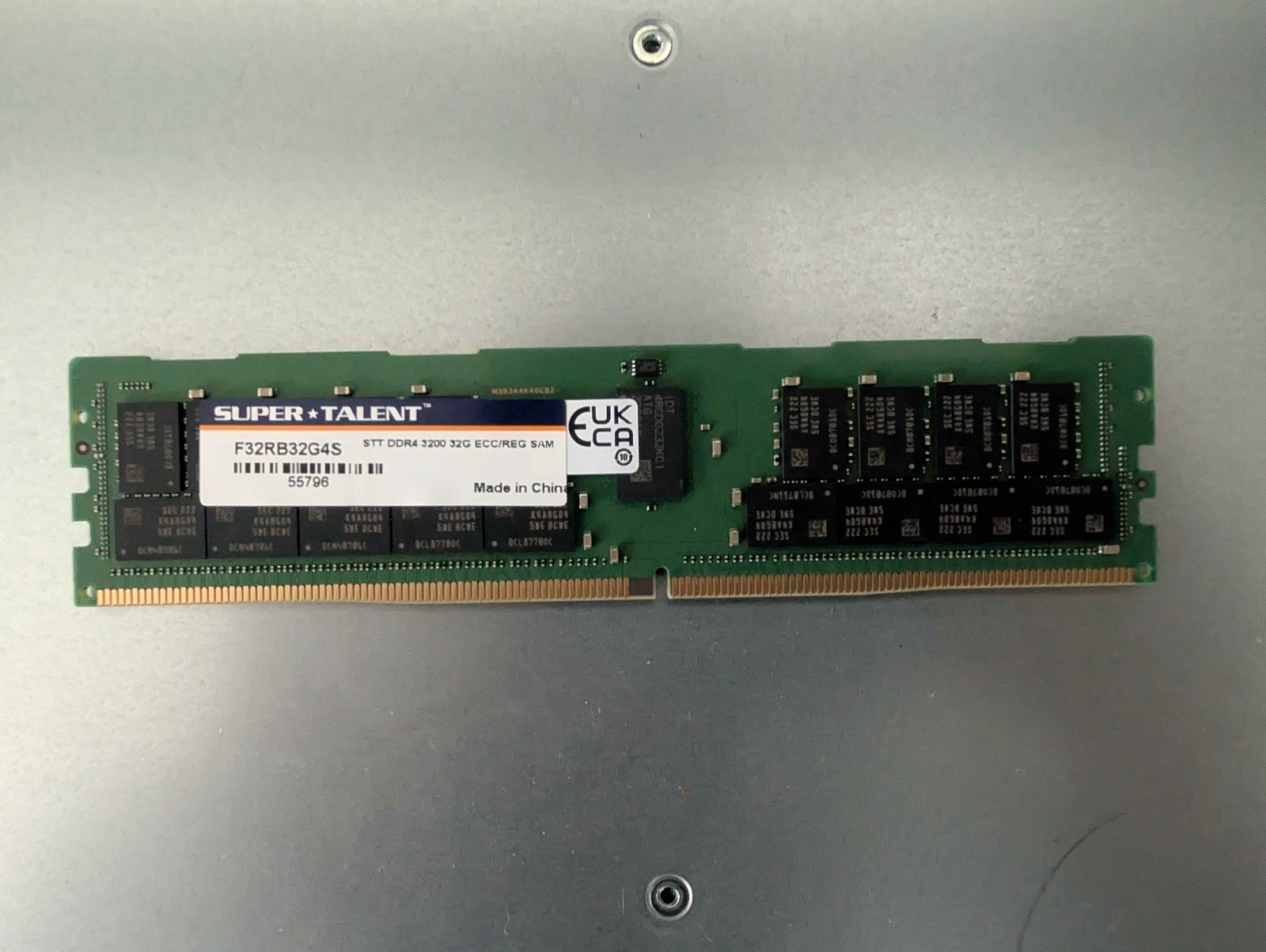 Samsung M393A4K40EB3-CWE 32GB RDIMM PC4-25600 DDR4-3200MT/s 2RX4 ECC Memory