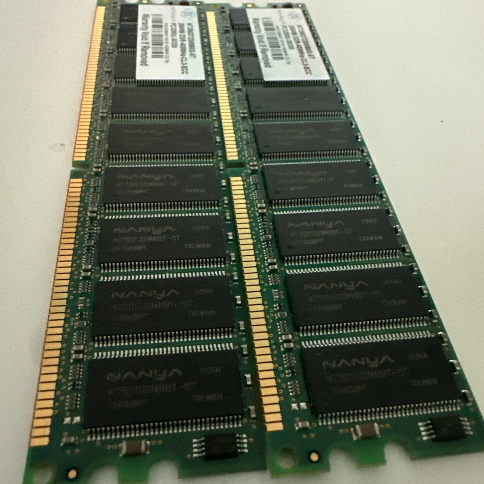 ⭐️⭐️⭐️⭐️⭐️ NT256D72S89BOG-5T Nanya 256MB DDR-400MHz UDIMM 1Rx8 CL3 Memory