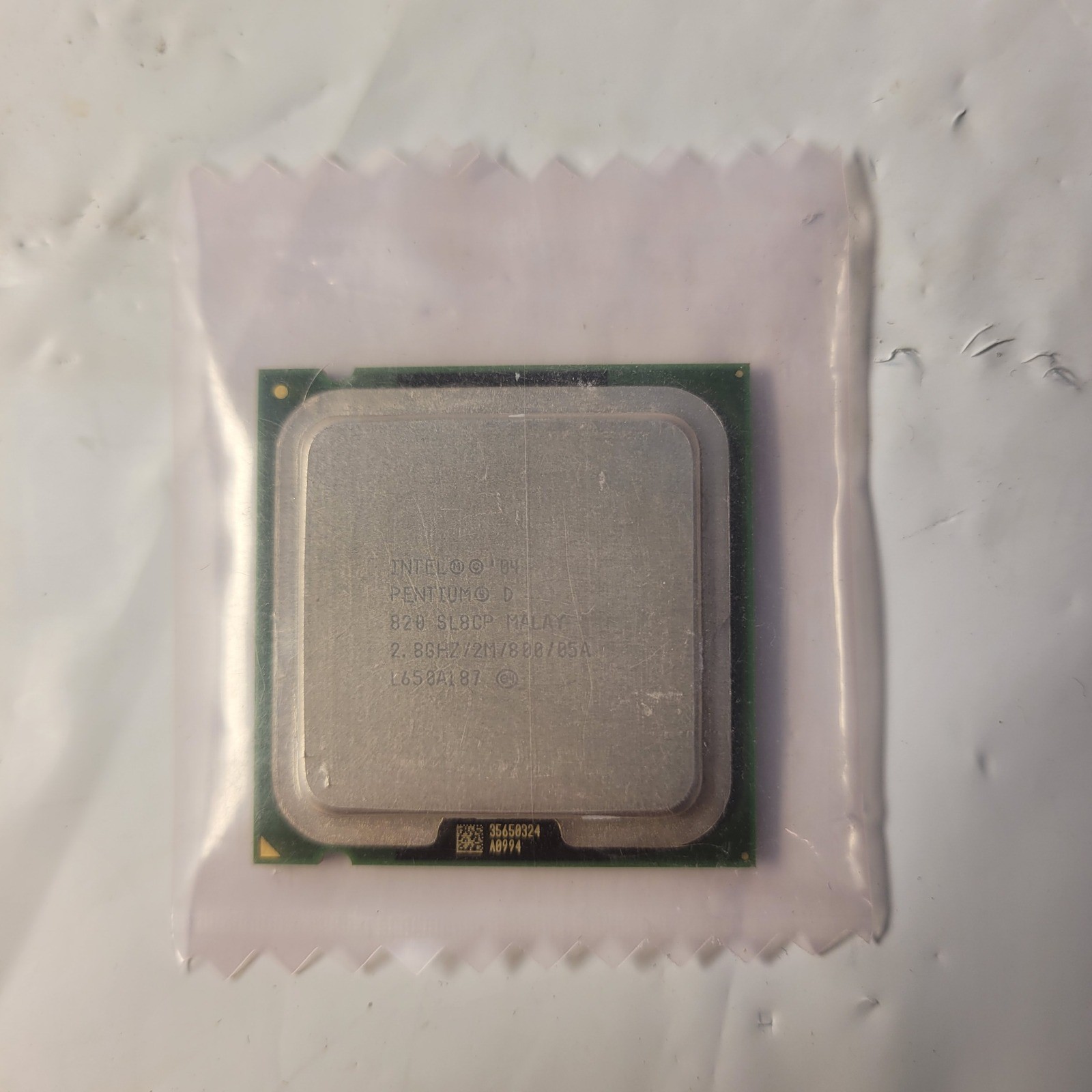 Intel Processor SL8CP Pentium D 820 2.8GHz 2M 800 05A LGA775 CPU
