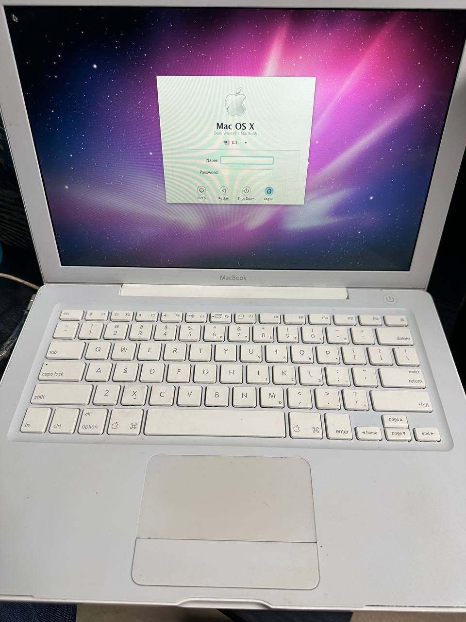 Apple MacBook A1342 White 13″ Working No Charger 035/2 558