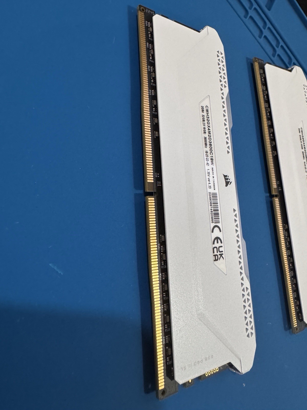 🐶Corsair Vengeance RGB Pro 32GB DDR4 3600MHz Memory White