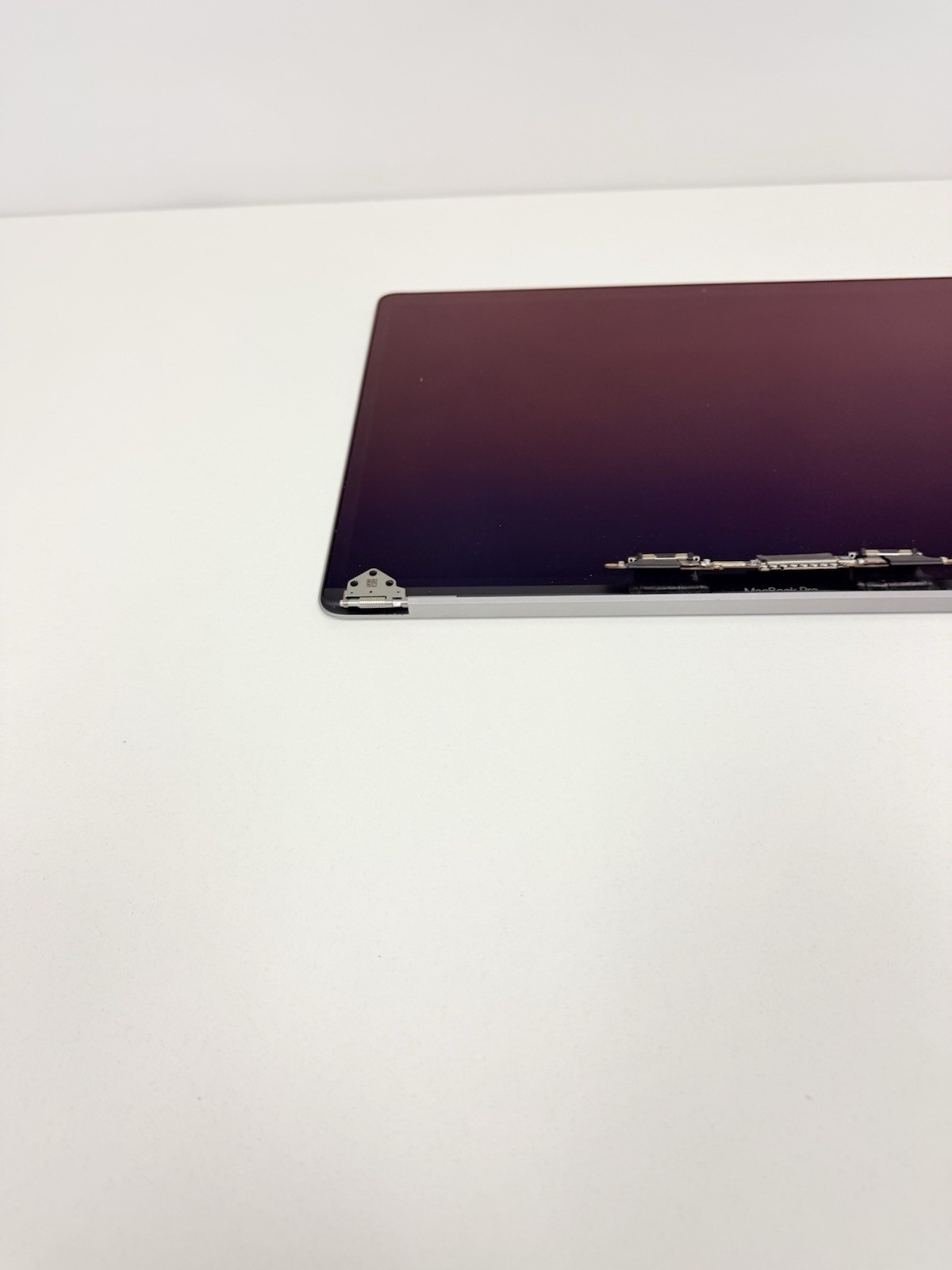 Geniune Apple LCD Screen Assembly MacBook Pro 15 A1990 2018 2019 GRAY