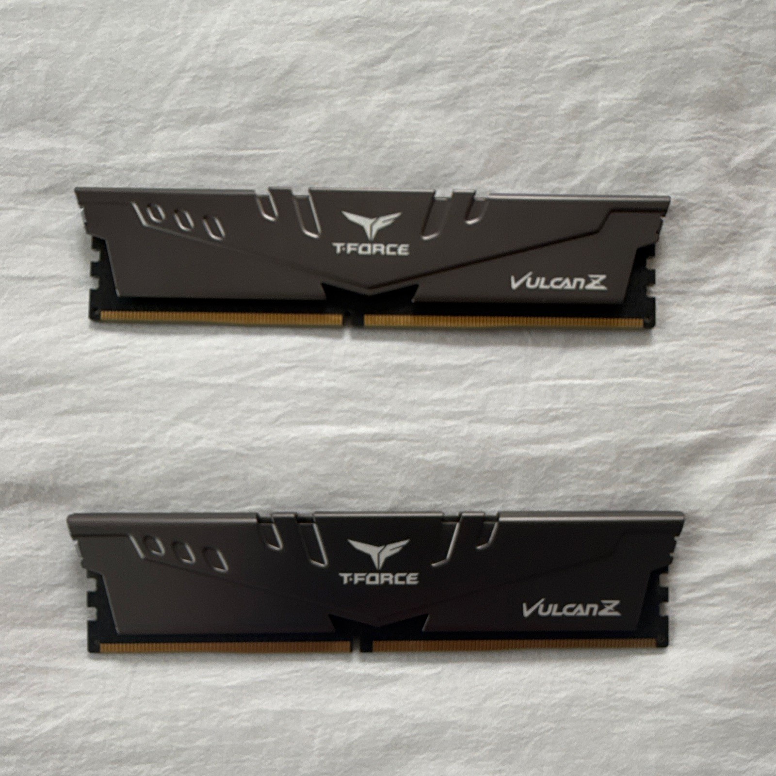 TEAMGROUP T-Force Vulcan Z 16GB (2x8GB) DDR4-3200 DIMM Non-ECC RAM