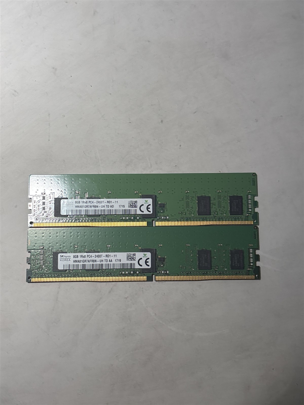 SK Hynix 16GB(8GBx2) 1Rx8 PC4-19200 DDR4-2400 Server RAM HMA81GR7AFR8N-UH