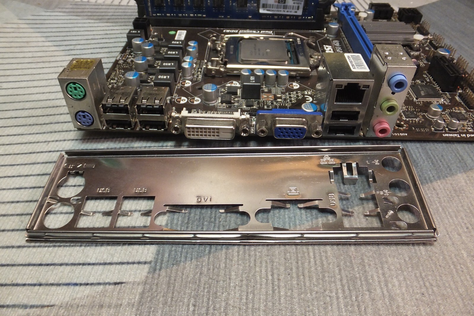 MSI H61M-P31(G3), MS-7788 VER:1.0 LGA1155 Intel Motherboard +CORE i3 +2Gb +I/O