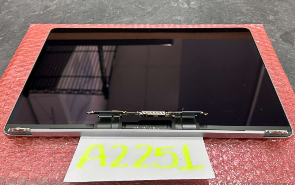 OEM A2251 LCD Display Macbook Pro 13 Space Gray / Good Condition Screen Assembly