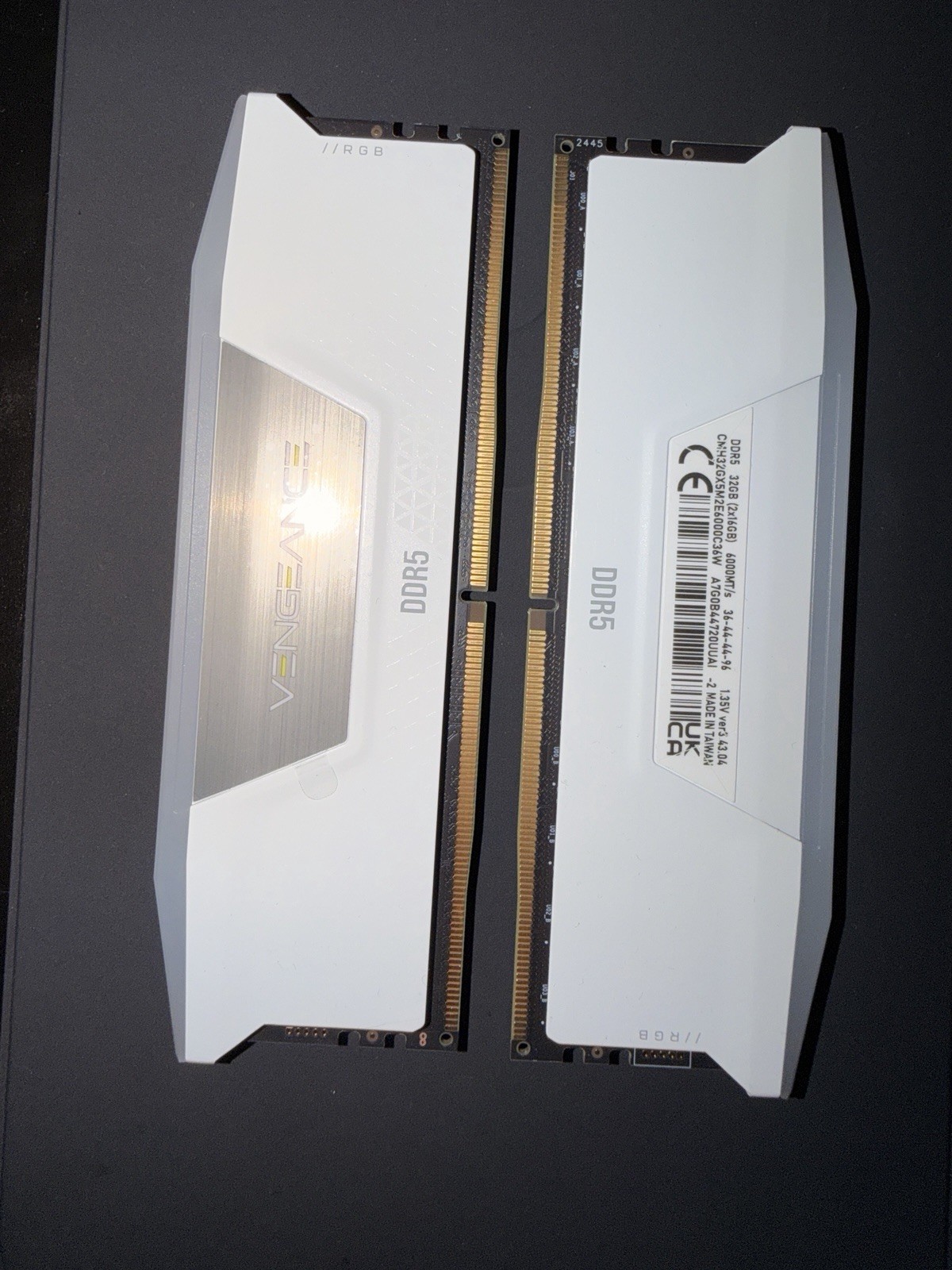 Corsair Vengeance RGB 32GB (2x16GB) DDR5-6000 C36 DIMM White