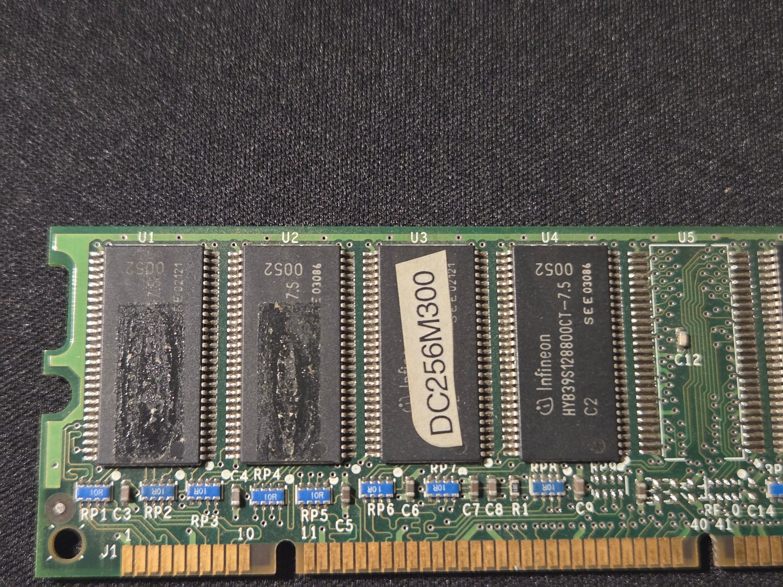 Infineon 256KB DDR-333 PC2700 CL2.5 DIMM Memory HYS64D32300GU-6-B