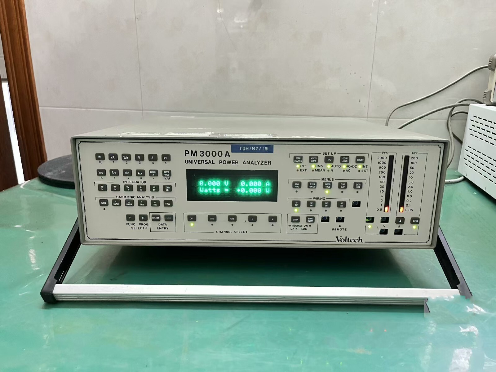 1PcS USED Voltech PM3000A high-precision power analyzer Via DHL or FedEX