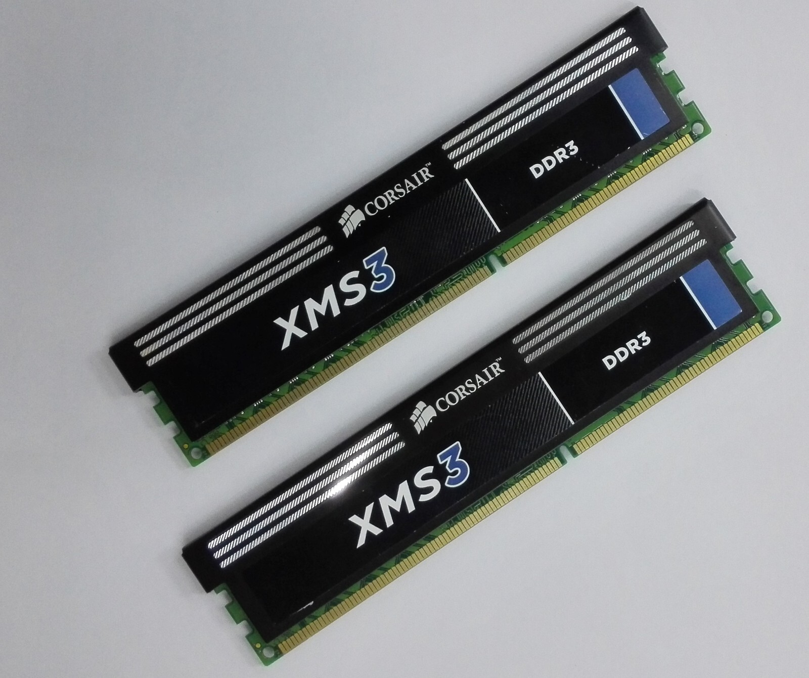 CORSAIR 8GB Kit / 2 x 4GB DDR3 1600MHz Desktop RAM XMS3 CMX8GX3M2A1600C9 DIMM