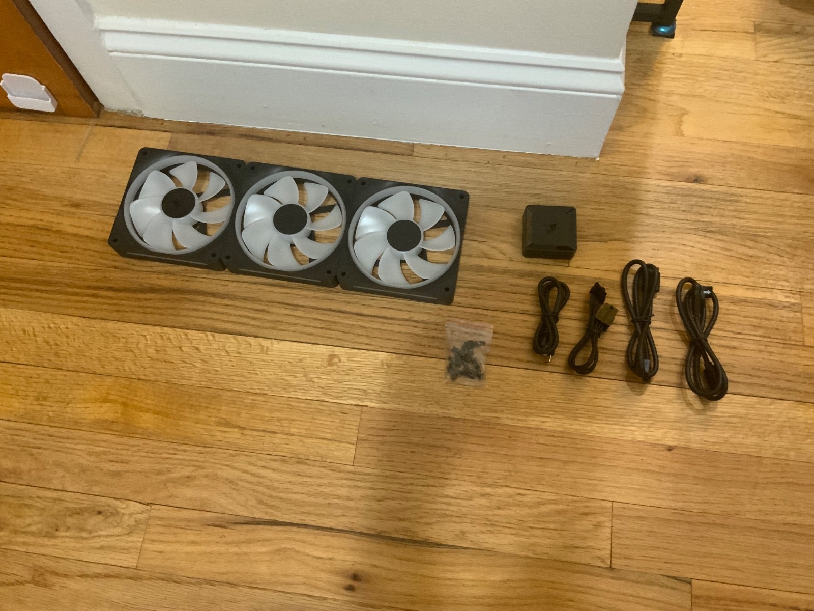 CORSAIR iCUE Link LX120-R RGB PWM Starter Kit Reverse Fan 120mm (Black)/Tracking