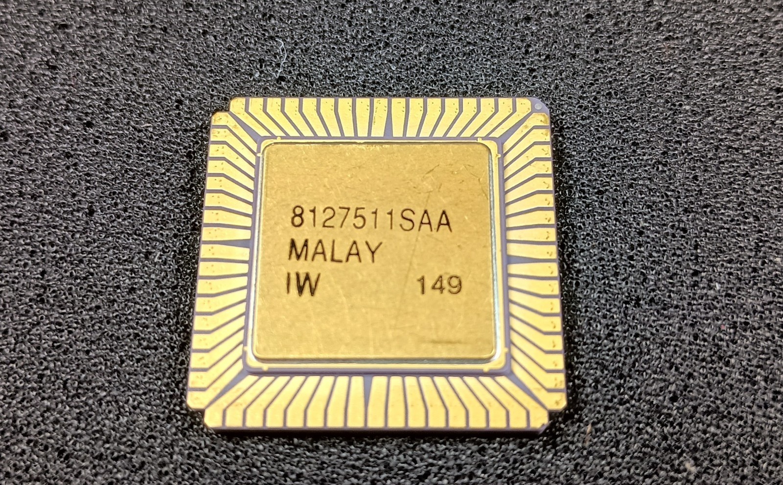 Rare Collectible Intel R80C186-16 Microprocessor Gold Purple package NOS Xlnt!