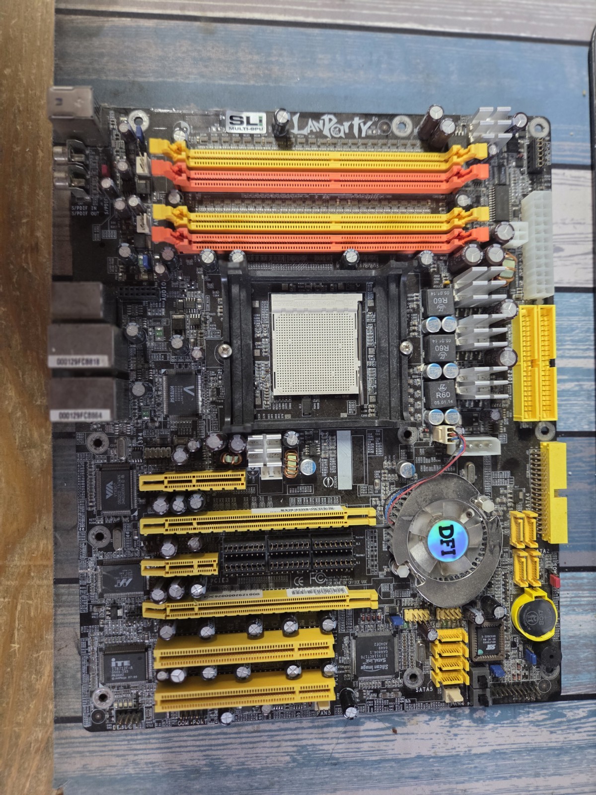 DFI Lanparty NF4 SLI-D Full ATX Socket 939 Tested & Working