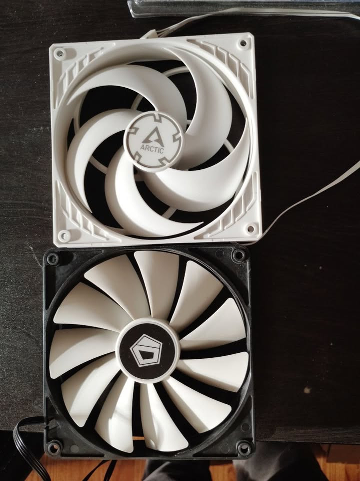 4x 140mm case fans (ARCTIC, ID-COOLING, PHANTEKS)