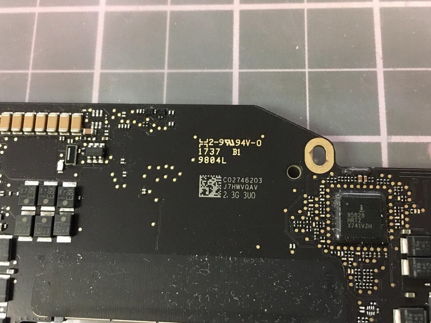 Apple MacBook Pro 13.3″ A1708 2017 i5-7360U 2.3GHz 8GB Logic Board 820-00840-A