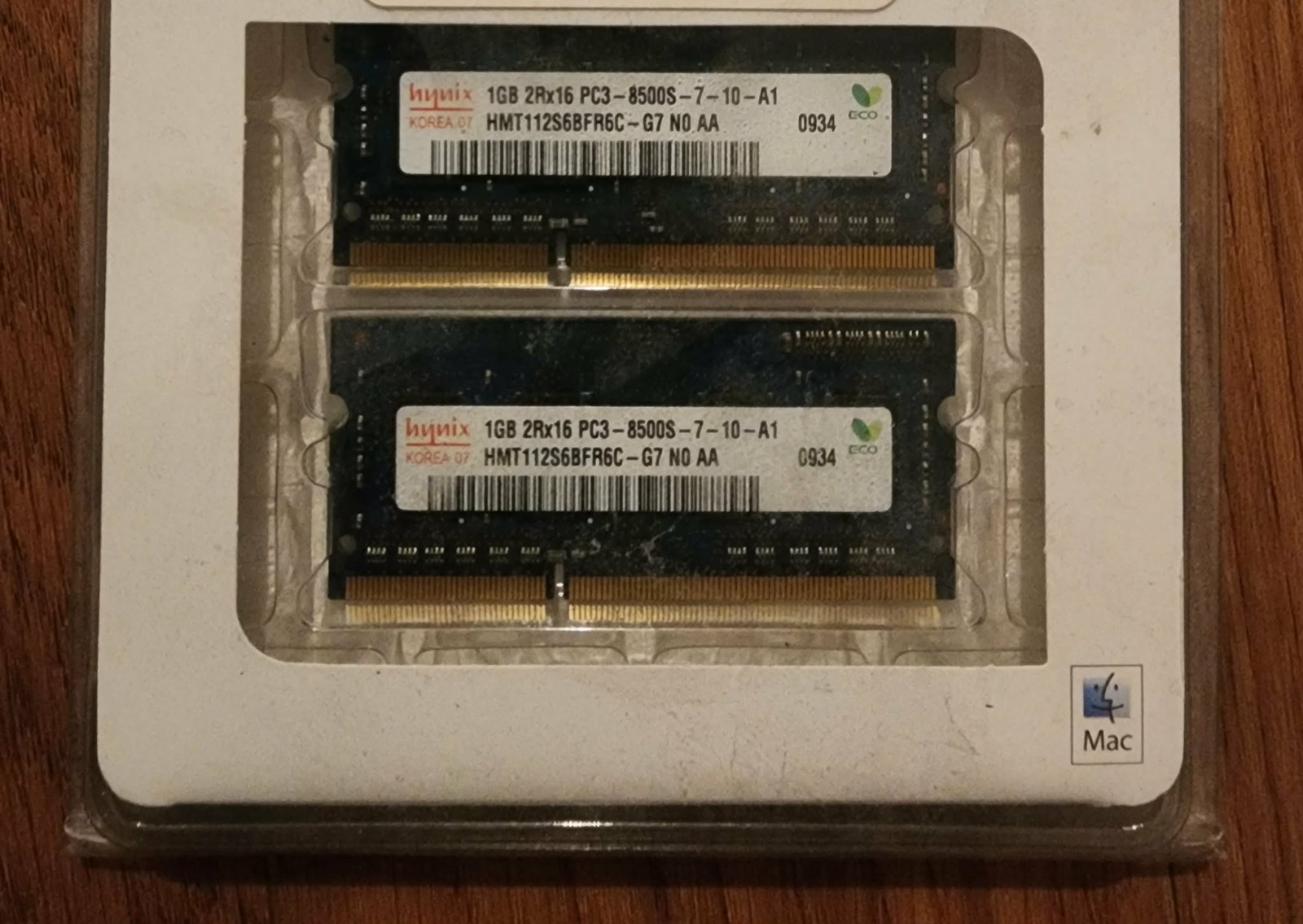 Hynix PC3 8500S 1GBx2 SO-DIMM DDR3 SDRAM Memory (HMT112S6BFR6C-G7)