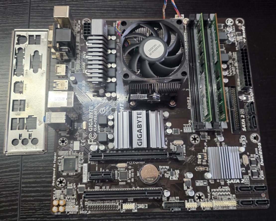 Gigabyte GA‑78LMT‑USB3 AM3+ DDR3 SDRAM Desktop Motherboard W FX CPU & 8GB Ram