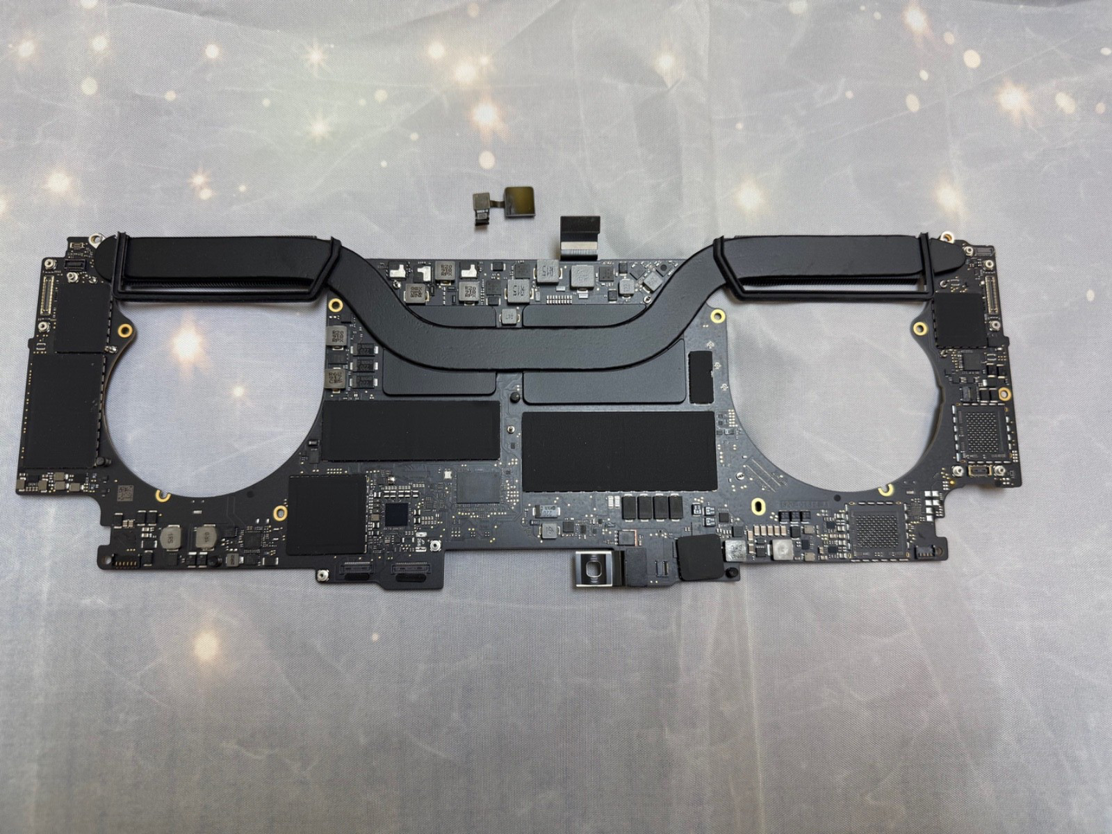 MacBook Pro 15″ A1990 2018 Logic Board 2.4GHz i9 16GB-32GB – 512GB-1TB. TOUCH ID