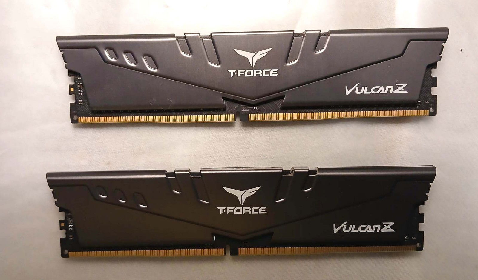 Team T-FORCE VULCAN Z 16GB (2 x 8GB) 288-Pin PC RAM DDR4 3000 CL16
