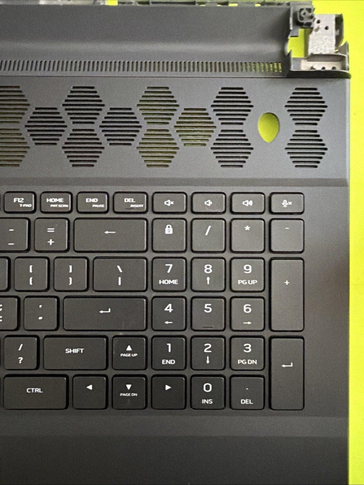 Dell ALIENWARE M18 R1 Palmrest W/Backlit US Kbd – MVCNK 0MVCNK AW5,6