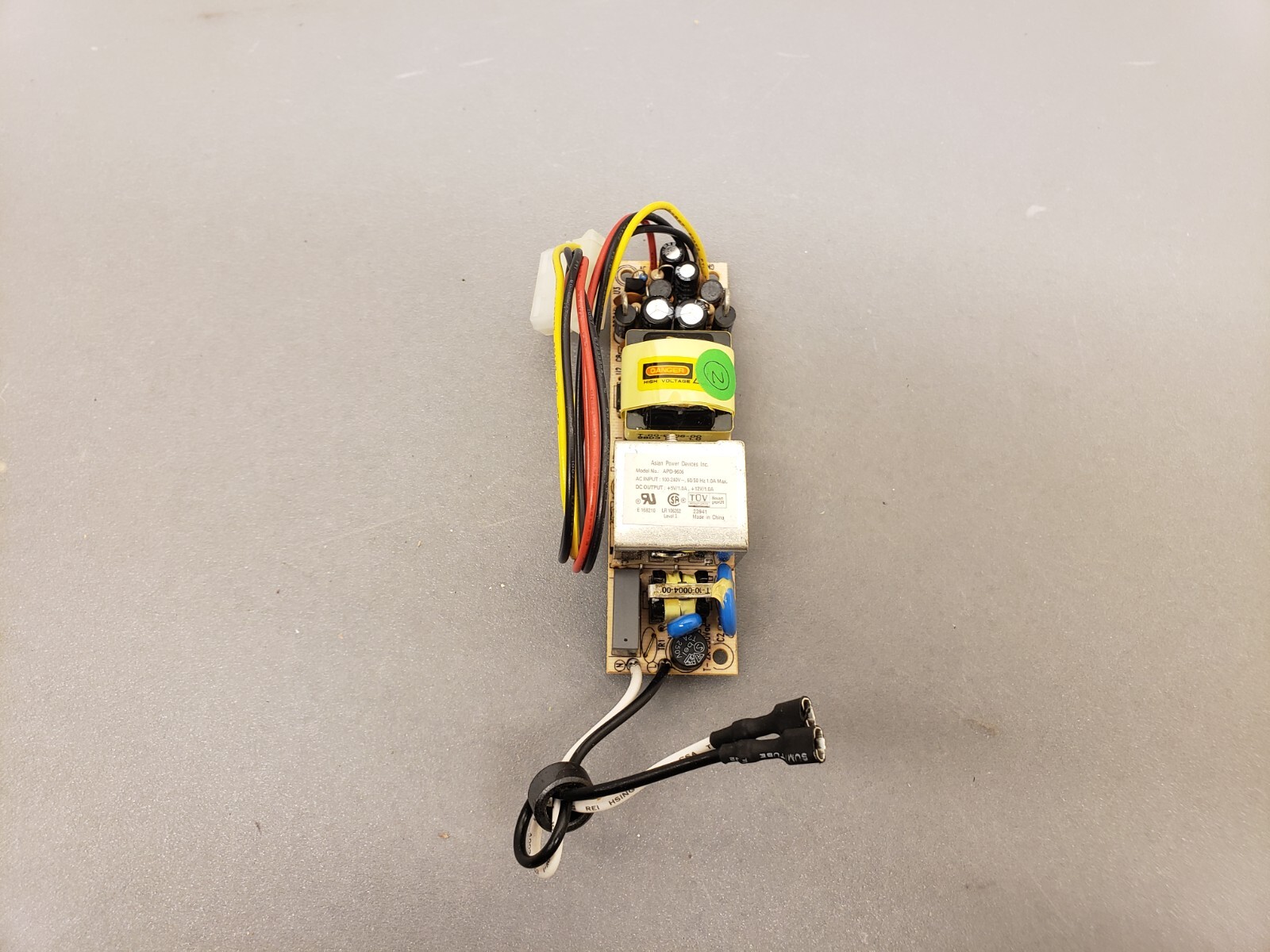Asian Power Dev. Supply APD-9606 115V/230V AC IN, 5V/1A 12V/1A DC OUT PSU Tested