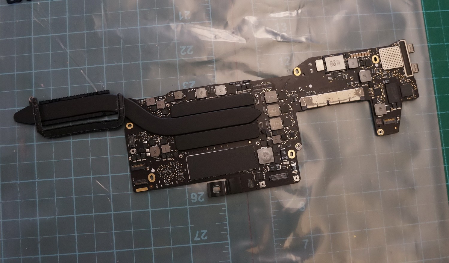 Apple MacBook Pro A1708 Late 2016 I5-6360U 2.0GHz 8GB Logic Board 820-00875-01