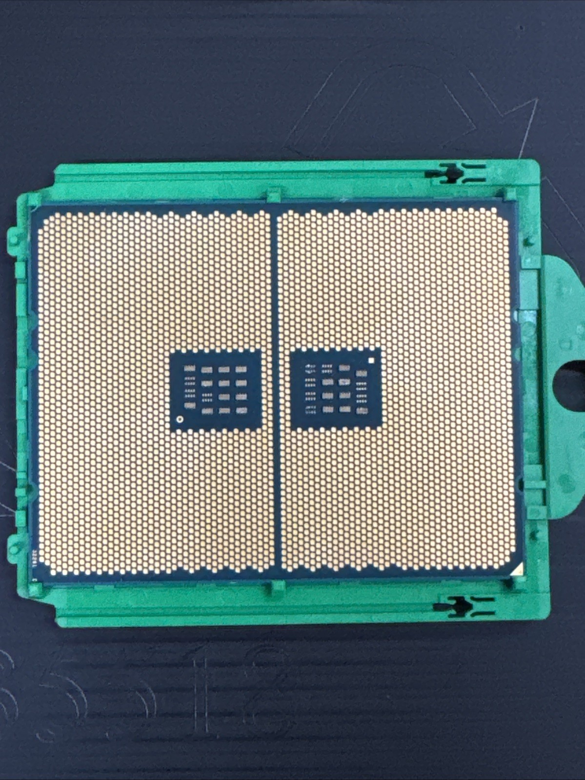 AMD Epyc 7272 Server Processor (3.2 GHz, 12 Cores, Socket SP3)Tray 100-000000079